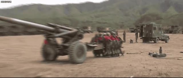 155mm 견인포 사격 짤.gif