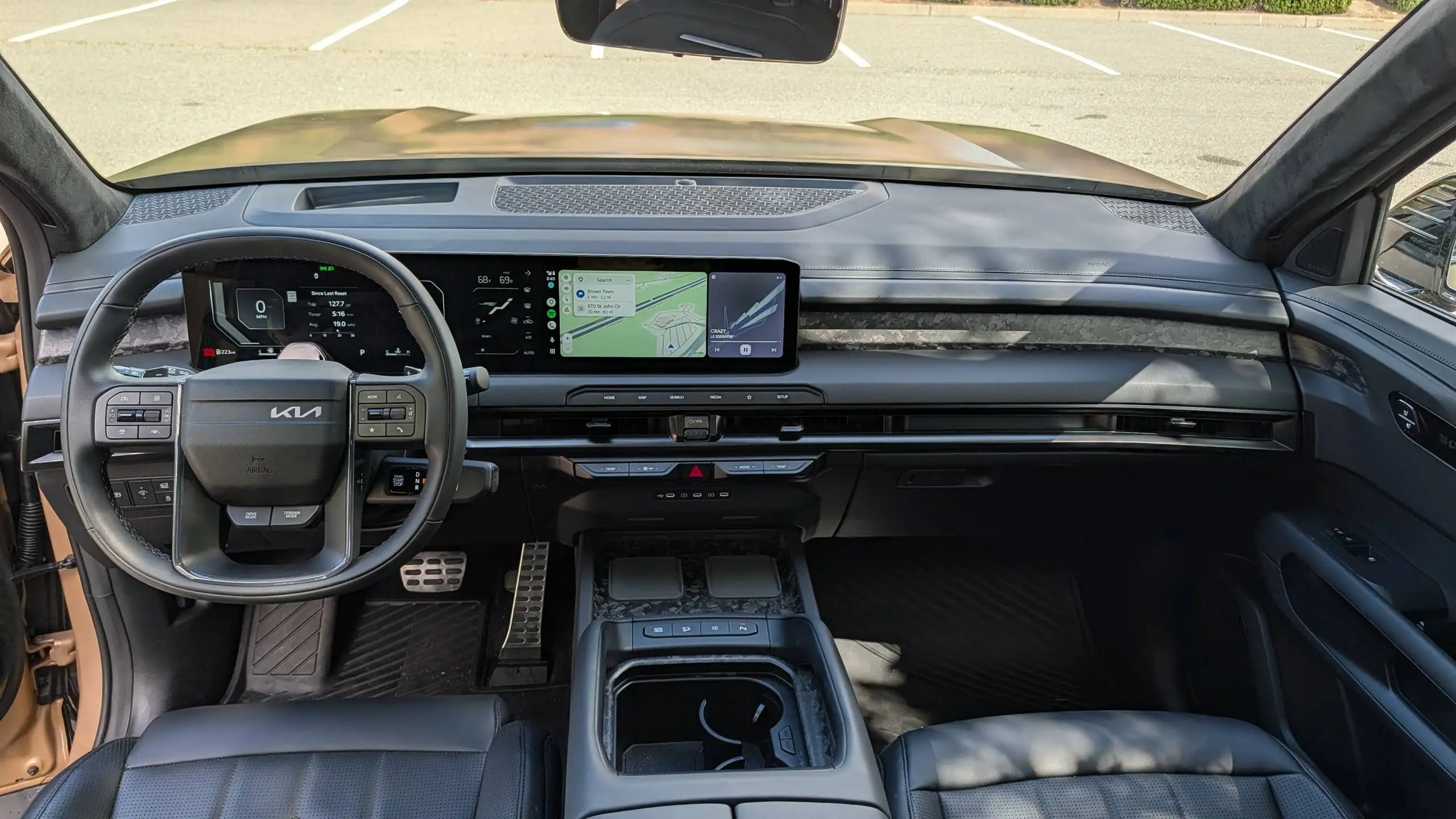 best_1005134_the-drivers-center-of-the-2027-kia-telluride.webp