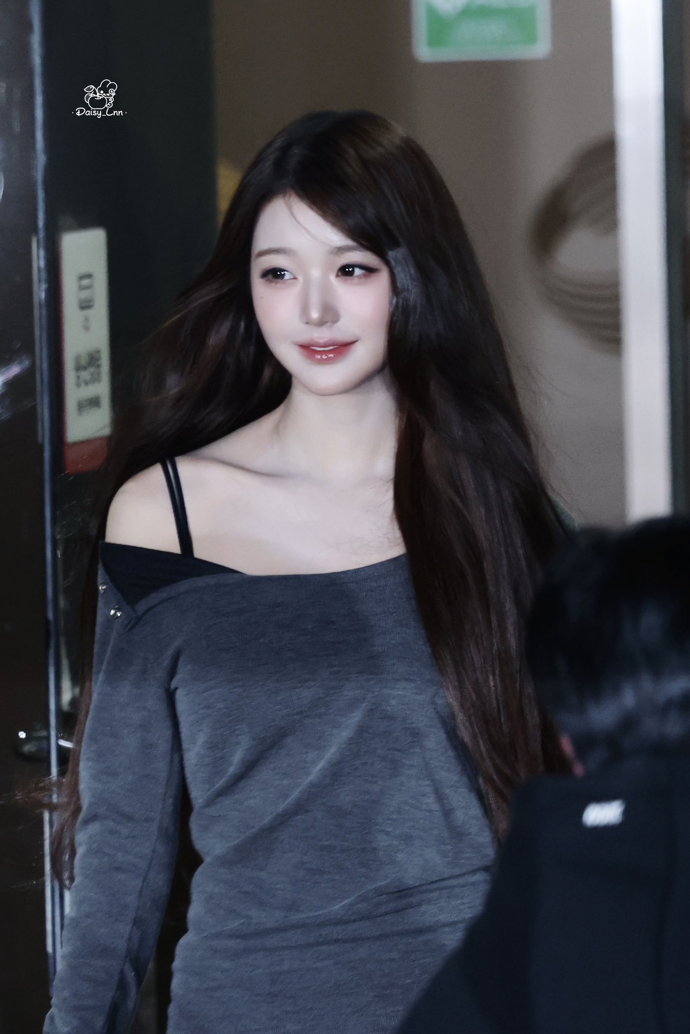 260227 장원영 뮤 (2).jpg
