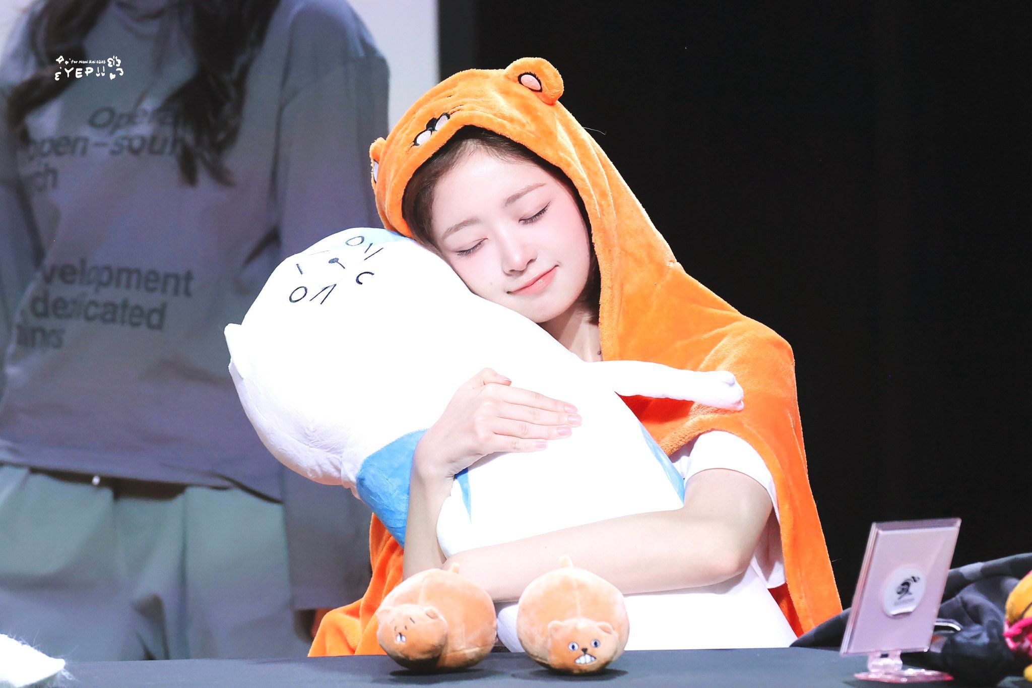 260505 레이 팬 (1).jpg