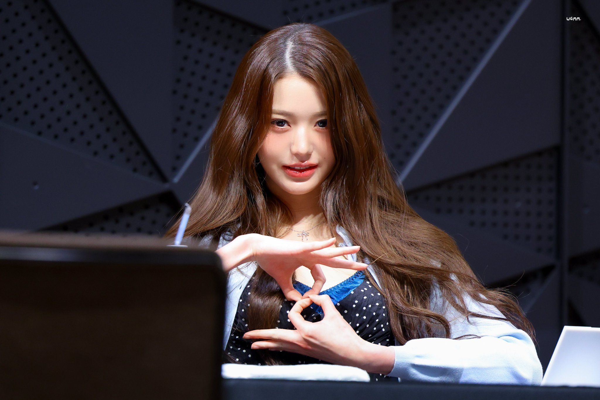 260429 장원영 팬 (4).jpg