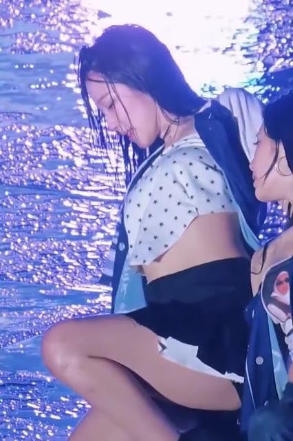 비에 젖은 프로미스나인 백지헌