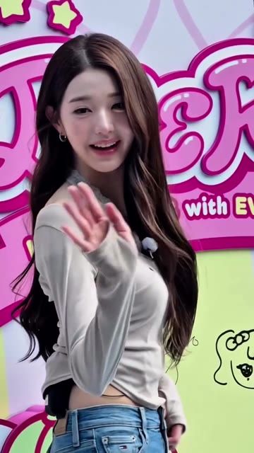 팬들에게 인사해주는 장원영