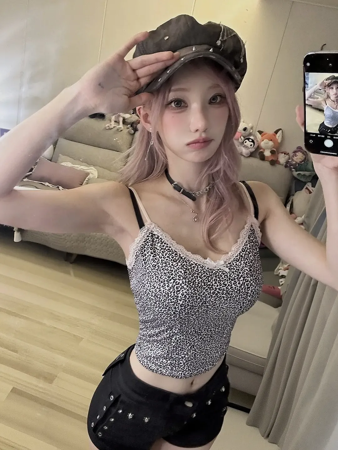 magenta_6262_DaXpDnIEwII_3.webp