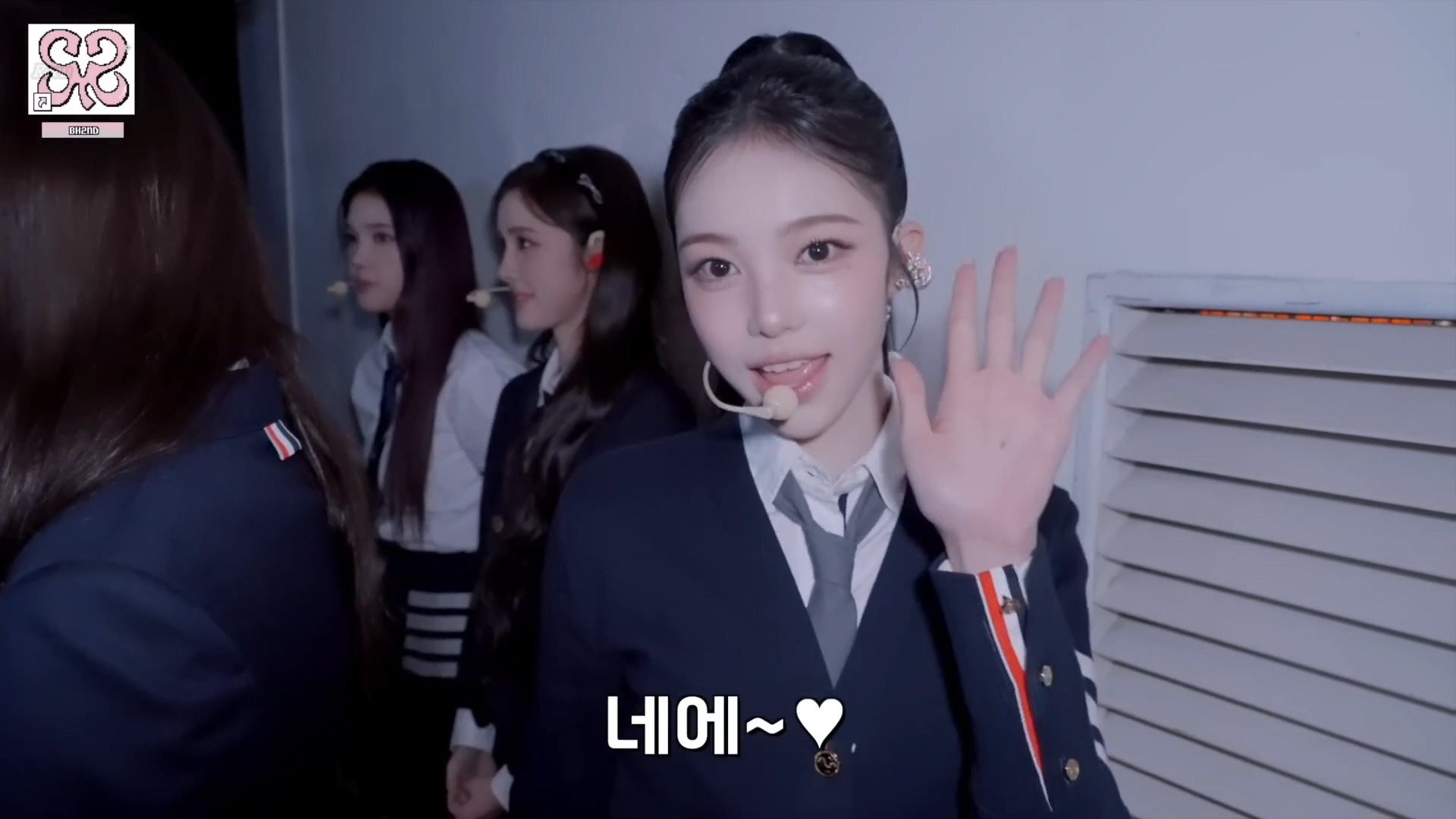 3관왕.ᐟ.ᐟ.ᐟ 하나 둘 셋 감사합니다.ᐟ.ᐟ.ᐟ  Hearts2Hearts 하츠투하츠 2025 MAMA AWARDS BH2ND.mp4_20260415_081154.497.jpg