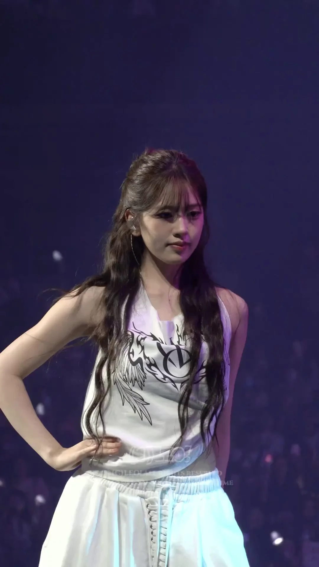 260524 안유진 (1).webp