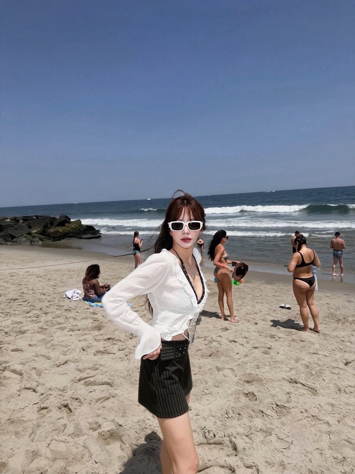 Asbury Park Beach Unmatched vibes 🌊✨파란색 쉐도우 언제발라봐 열심히 화장했다🩵-4.jpg
