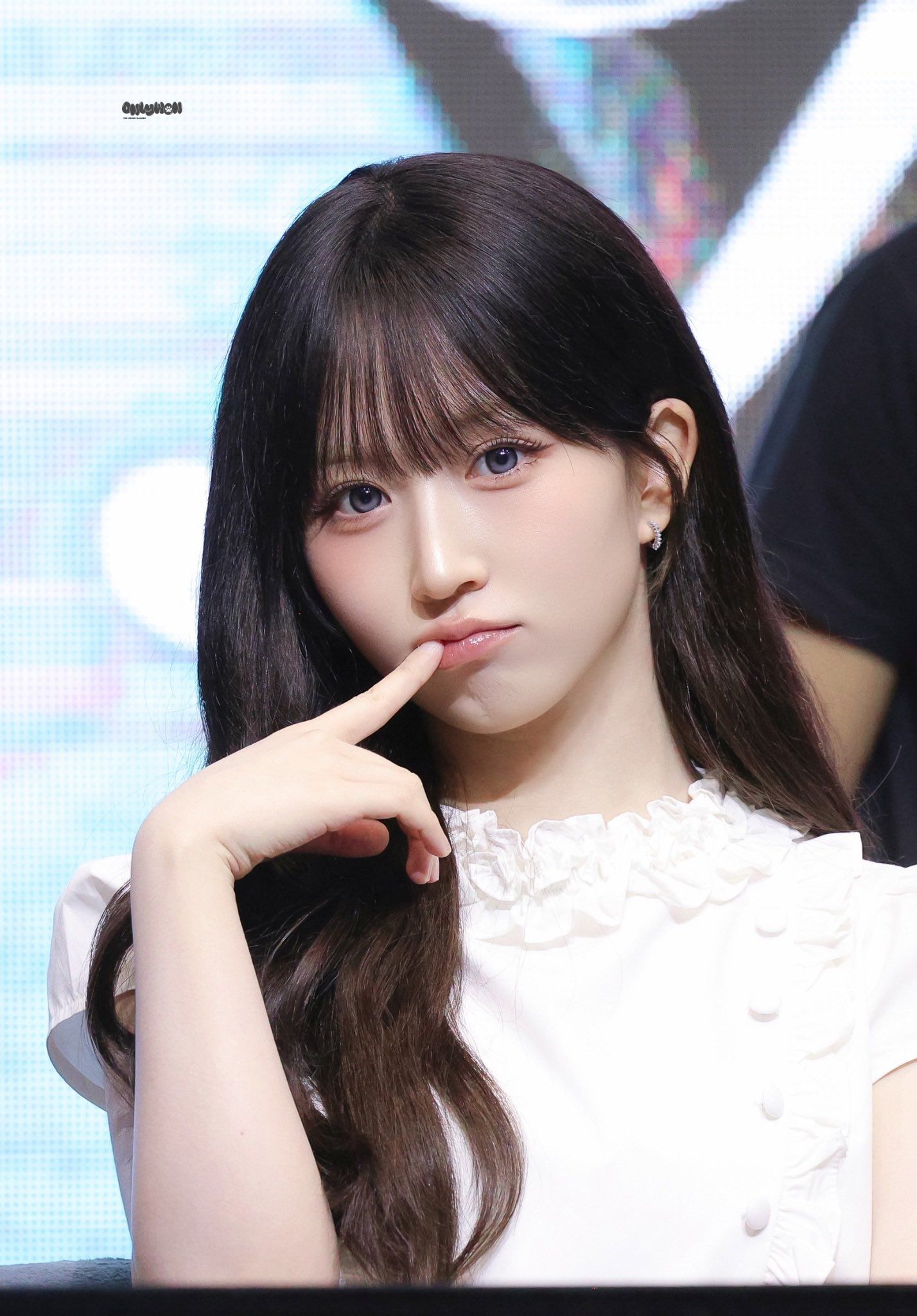 HNRL6KebAAAML0i.jpg