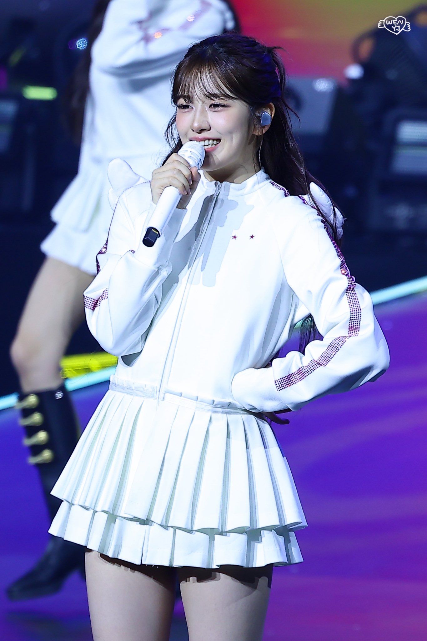 260524 안유진 투 (14).jpg