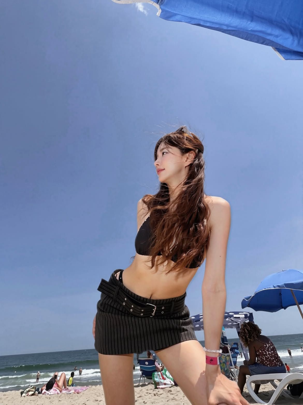 Asbury Park Beach Unmatched vibes 🌊✨파란색 쉐도우 언제발라봐 열심히 화장했다🩵-3.jpg