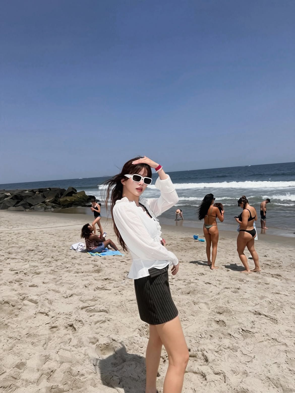 Asbury Park Beach Unmatched vibes 🌊✨파란색 쉐도우 언제발라봐 열심히 화장했다🩵-5.jpg
