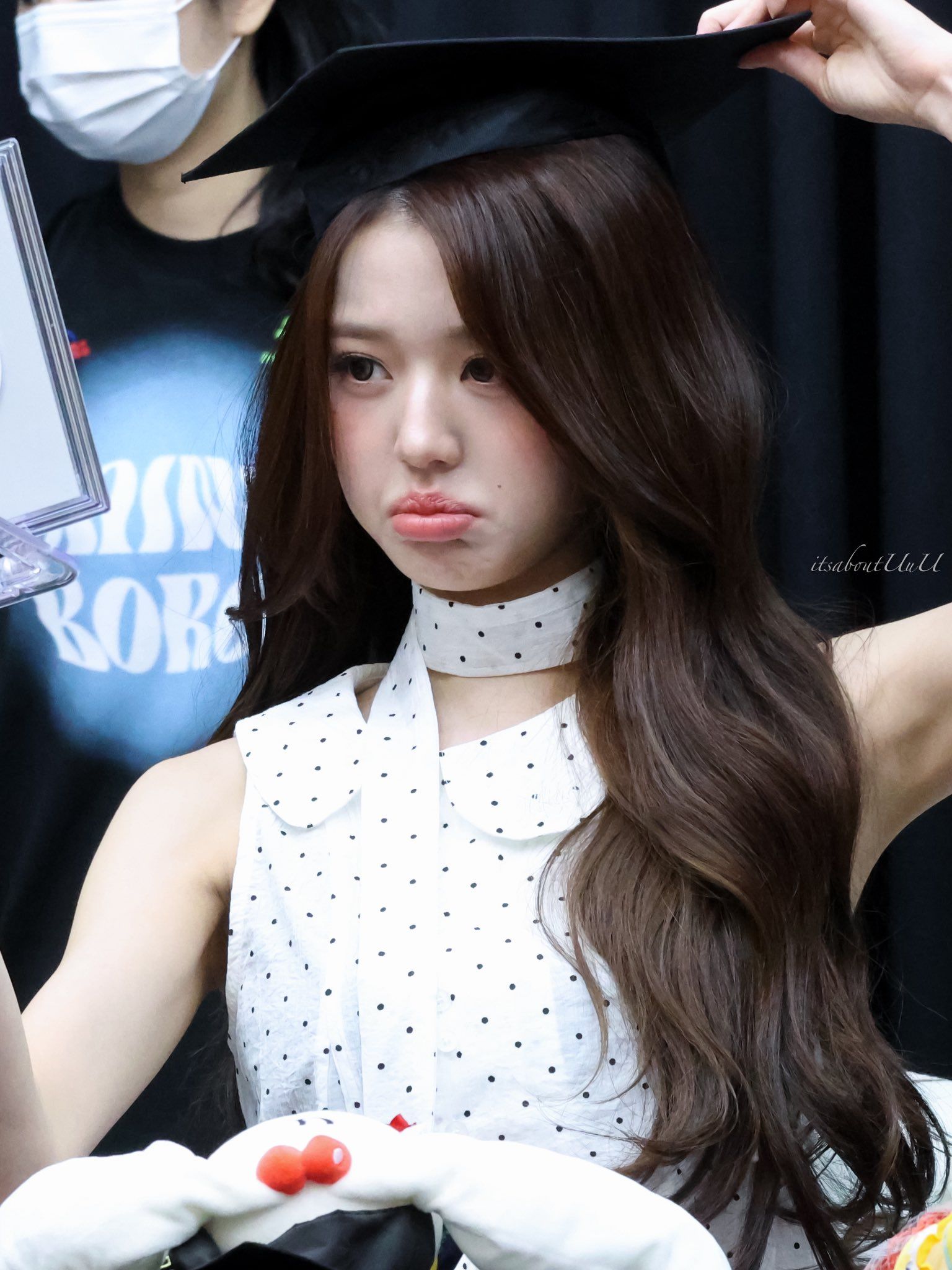 HNQsSNIbYAAA12B.jpg