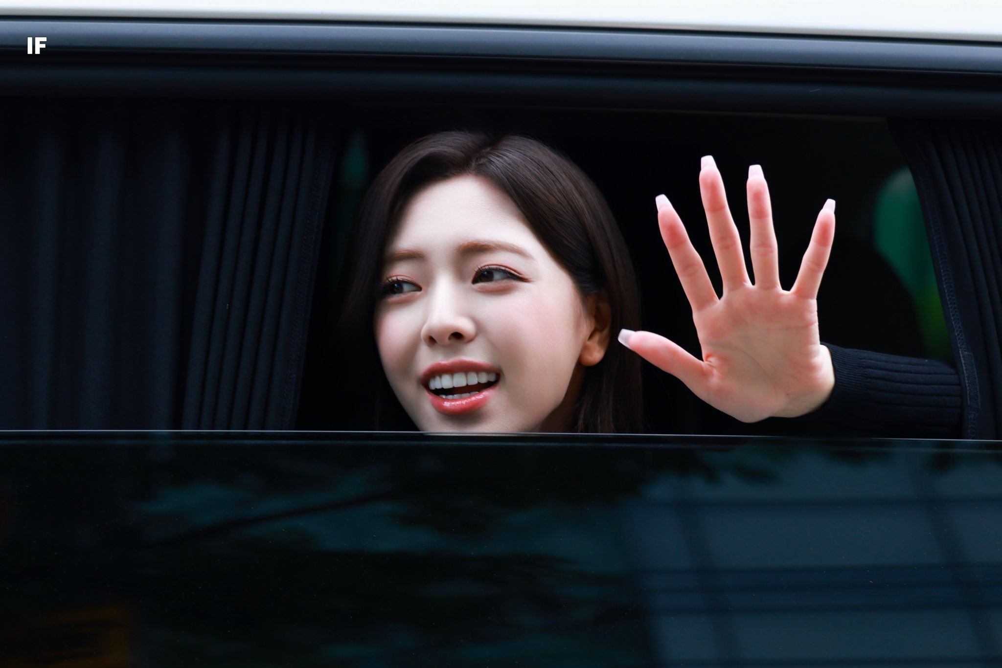 260526 유나 퇴 (2).jpg