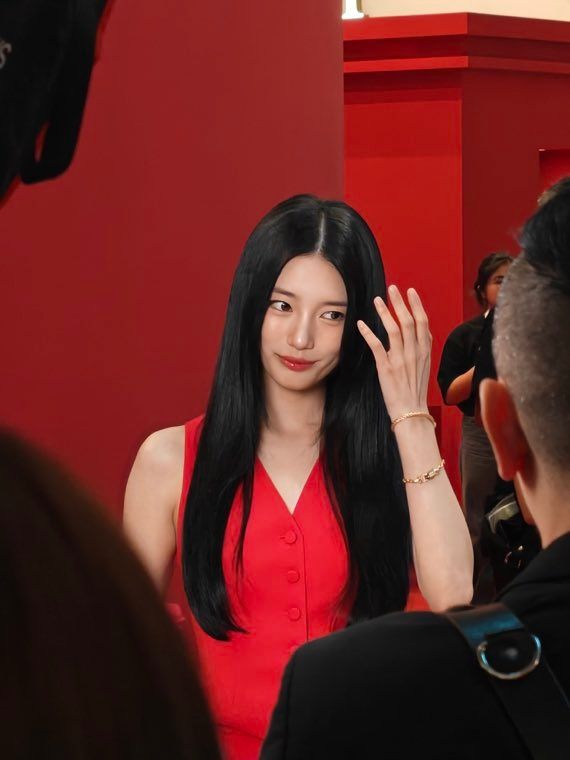 HNa4XdebcAAovTp.jpg