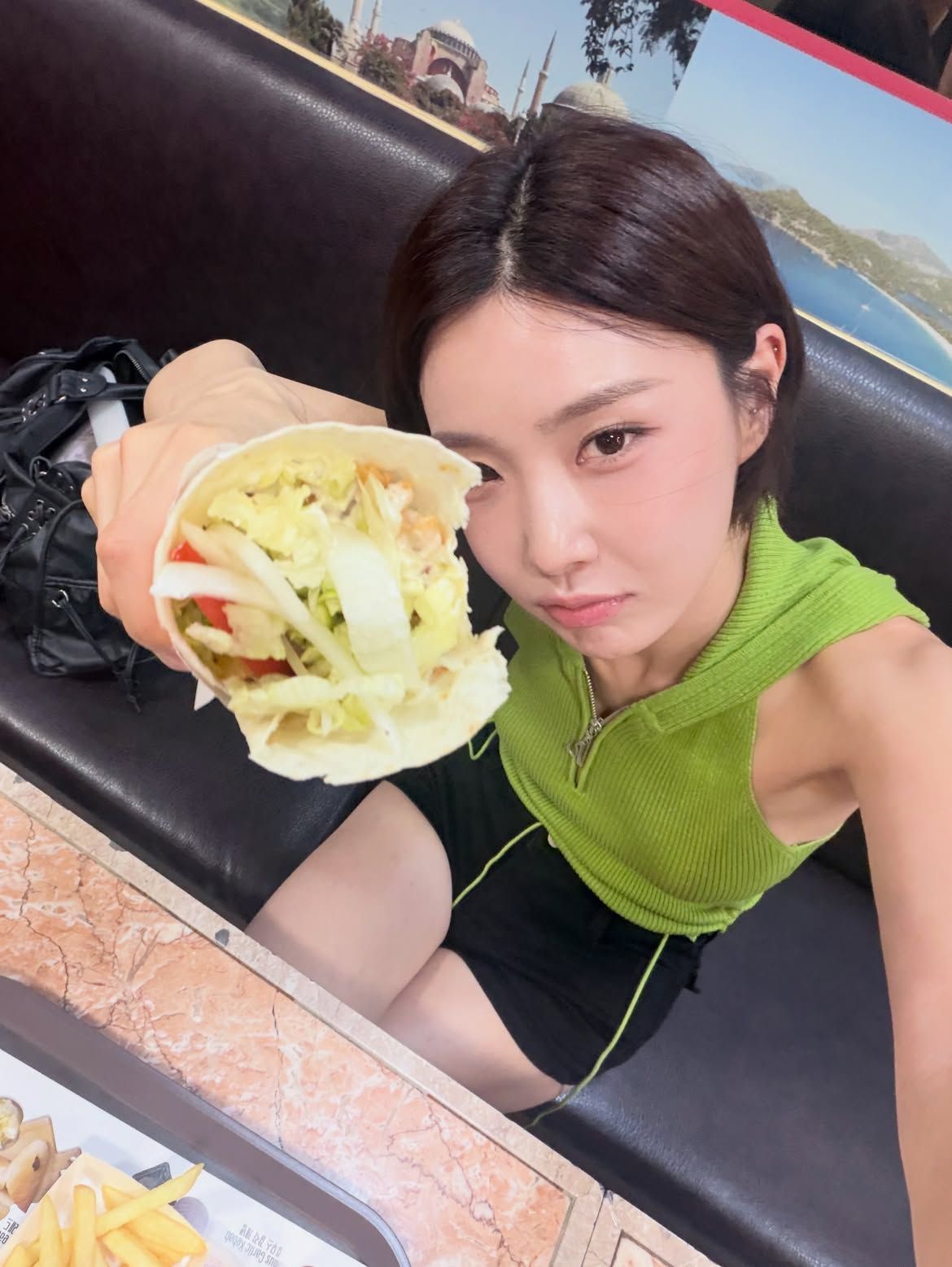 바디 웨이브 챌린지 찍으러가는 중케밥 덤벼ㄴ ㅖ 네 맞아요 살 좀 ...케밥 하나 하실래여여기봐 친구야 마치 새벽5시 바이브였다퍼포먼스촬영틈틈이 자전거로 체력단련 연습 (2).jpg