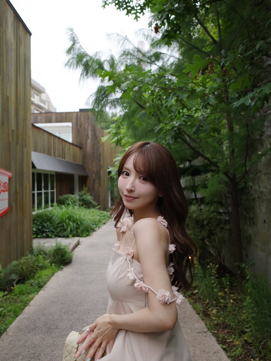 yua_mikami_DaP5J26kedB_3.jpg