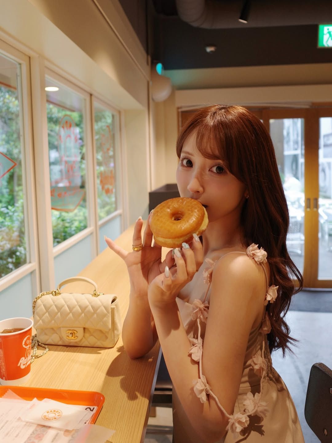 yua_mikami_DaP5J26kedB_1.jpg
