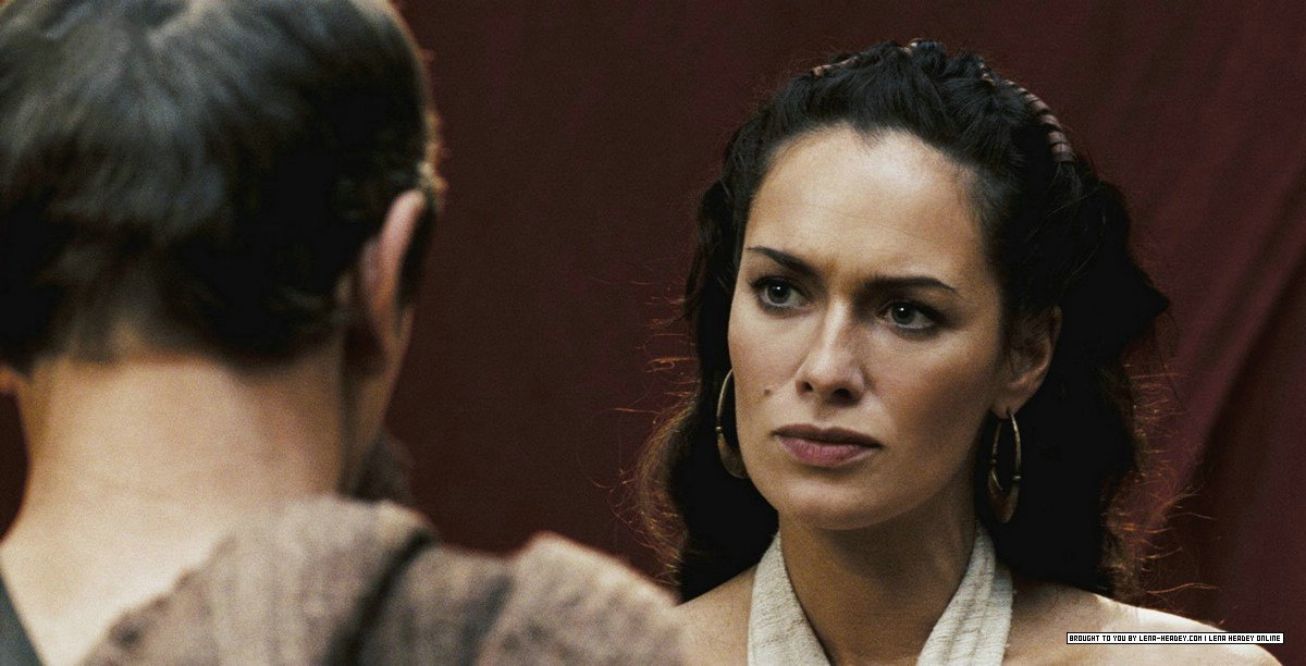300-Stills_005.jpg