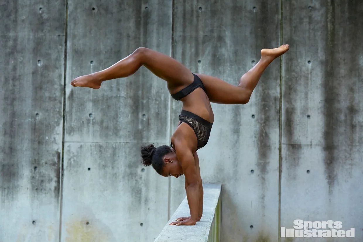 Simone Biles_2017 (18).jpg